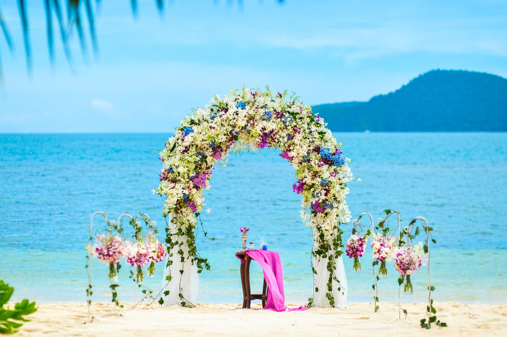 Transforming Spaces: How to Transform Wedding Venues with Creative Floral Artistry