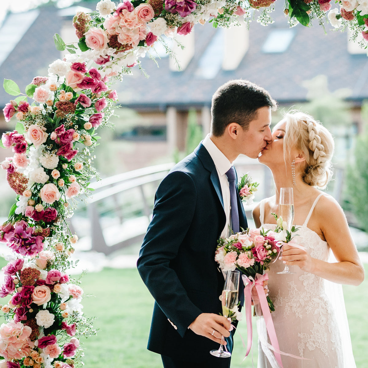 Enchanting Blossoms: The Art and Value of Flower Arrangements in Nuptials